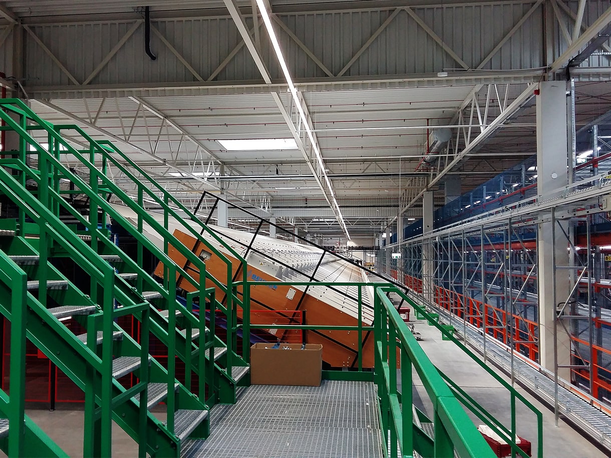 Mehrgeschossige Regaleinrichtungen