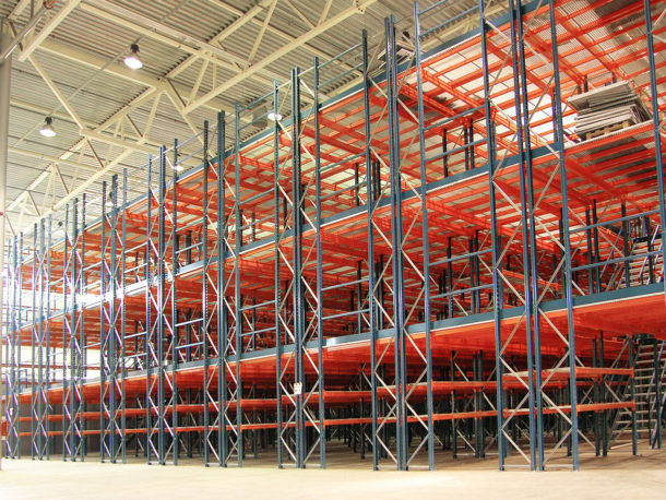 Mehrgeschossige Regaleinrichtungen