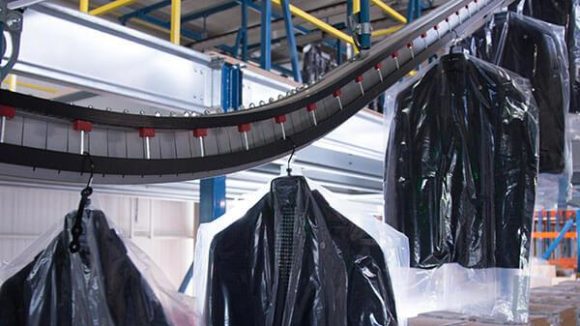 Lagersystem zur Aufbewahrung von Herren-Bekleidung