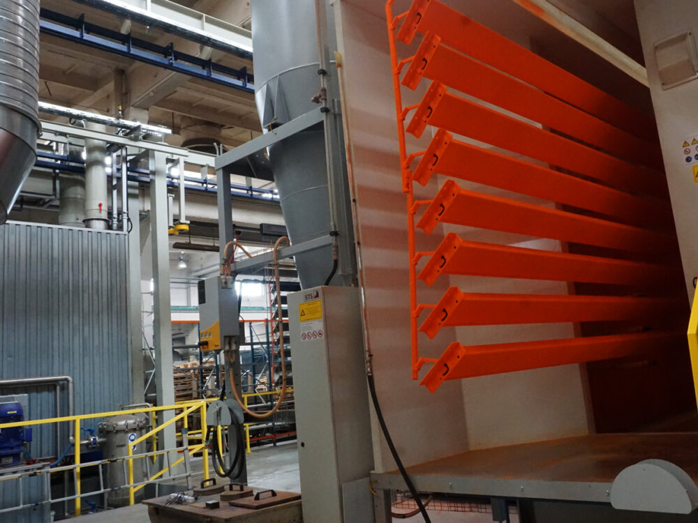 Pulverbeschichtungsanlage in unserer Fabrik